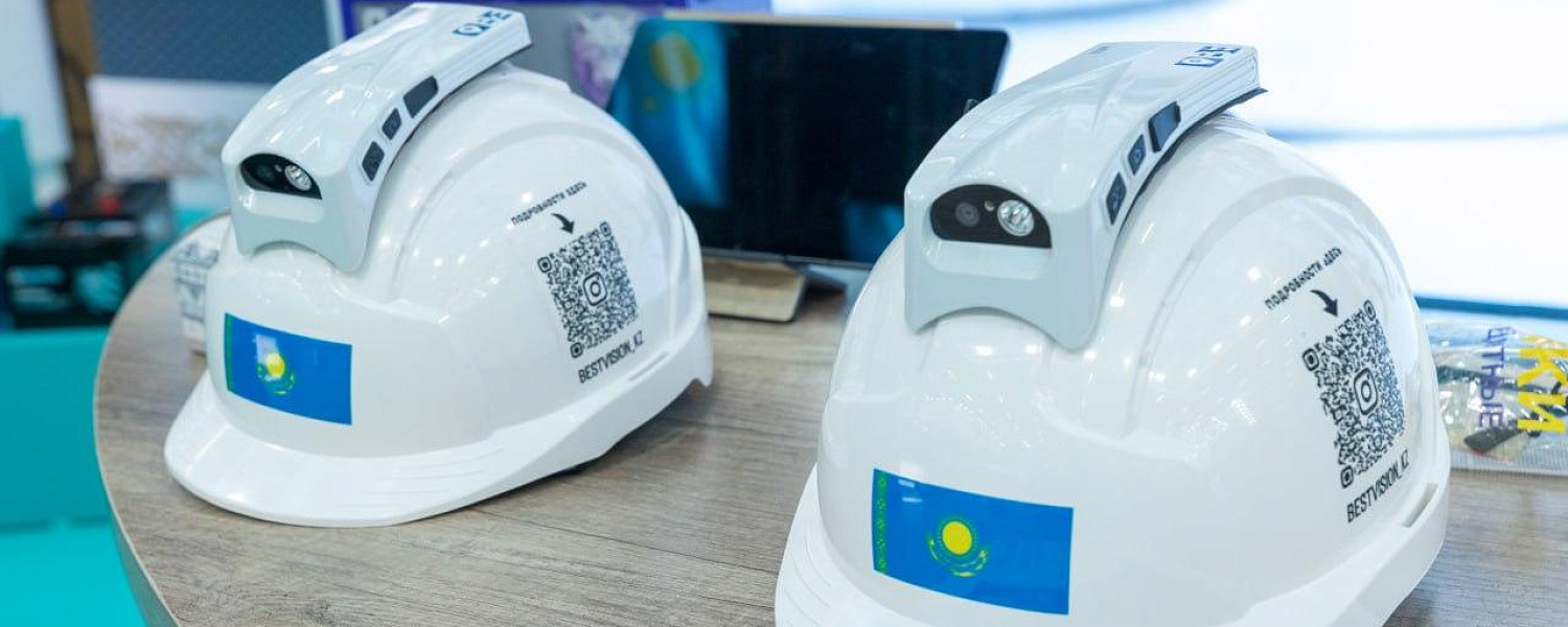 «Умную каску» представили казахстанские разработчики в Минске